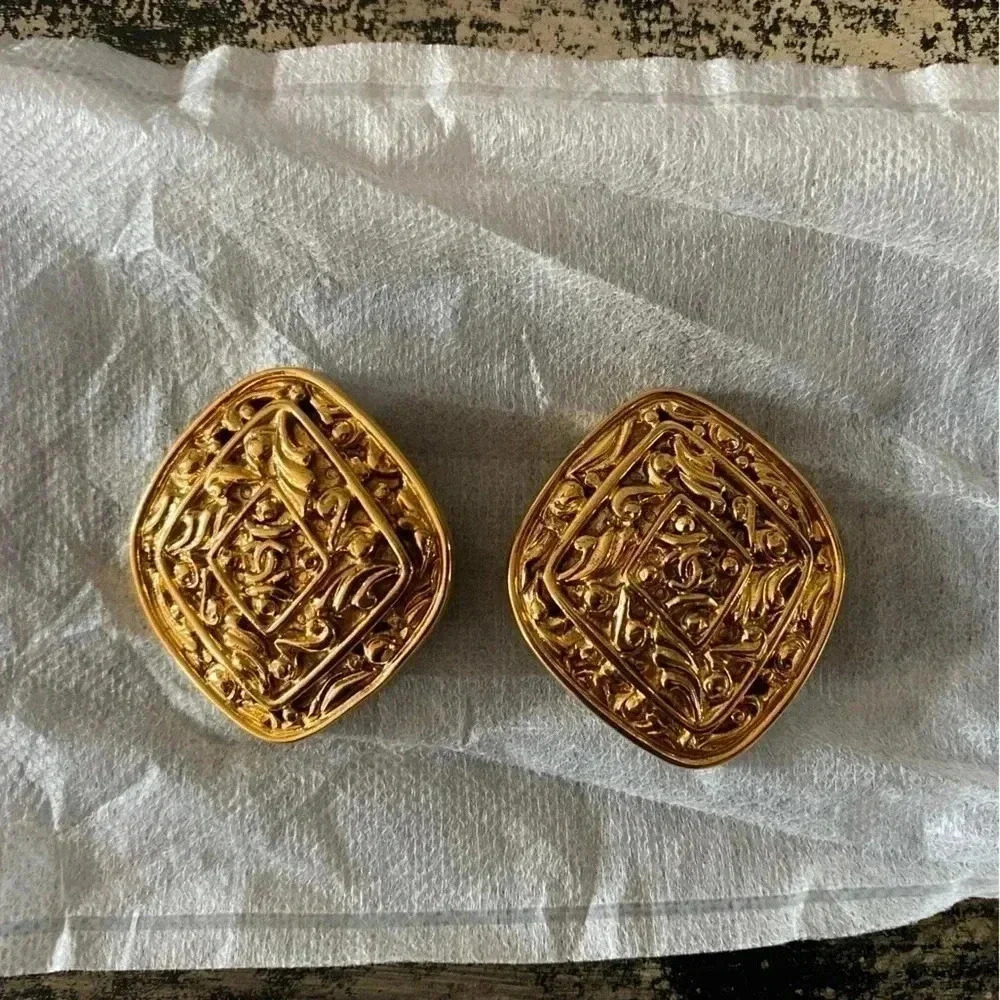 CHANEL - Vintage authentic Arabesque Coco Earrings from Chanel, Set of  2